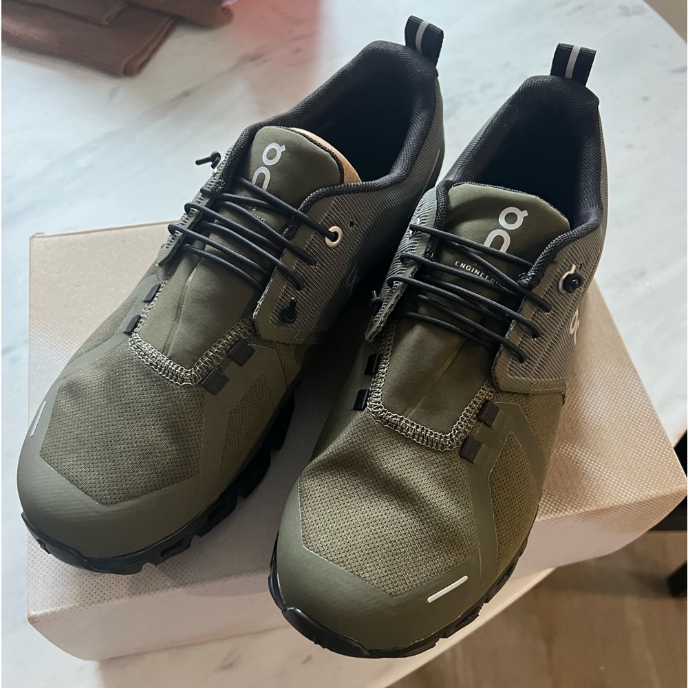 Brand new womens on cloud tennis shoes size 9